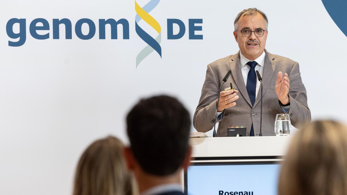 Prof. Dr. iur. Henning Rosenau, Halle